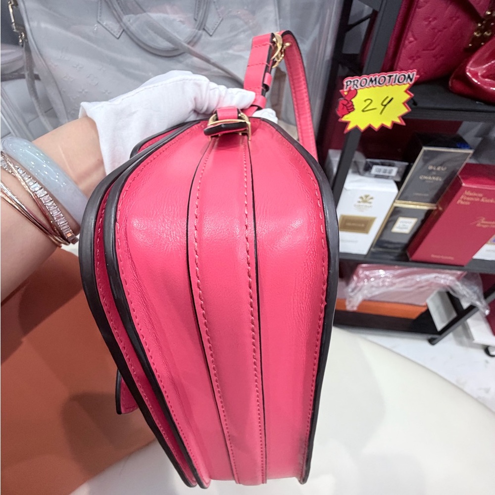 AUTHENTIC LOUISVUITON PONT 9 retail $4200 sale $1250 - Picture 10 of 16